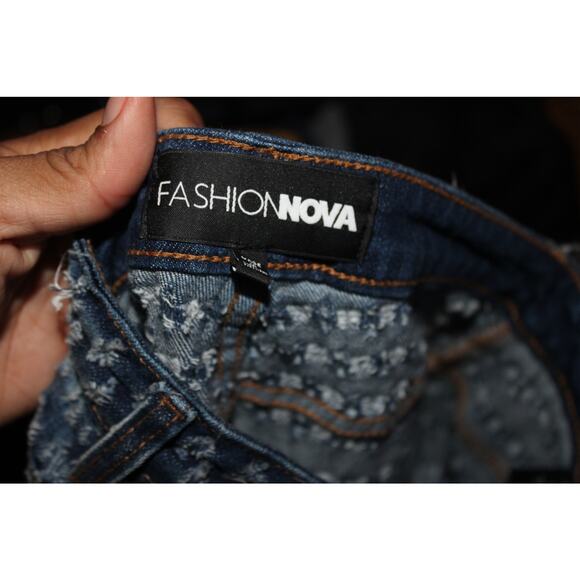 Fashion Nova Flared Bell Botton Distressed Pattern Jeans Size 0 - Picture 8 of 9